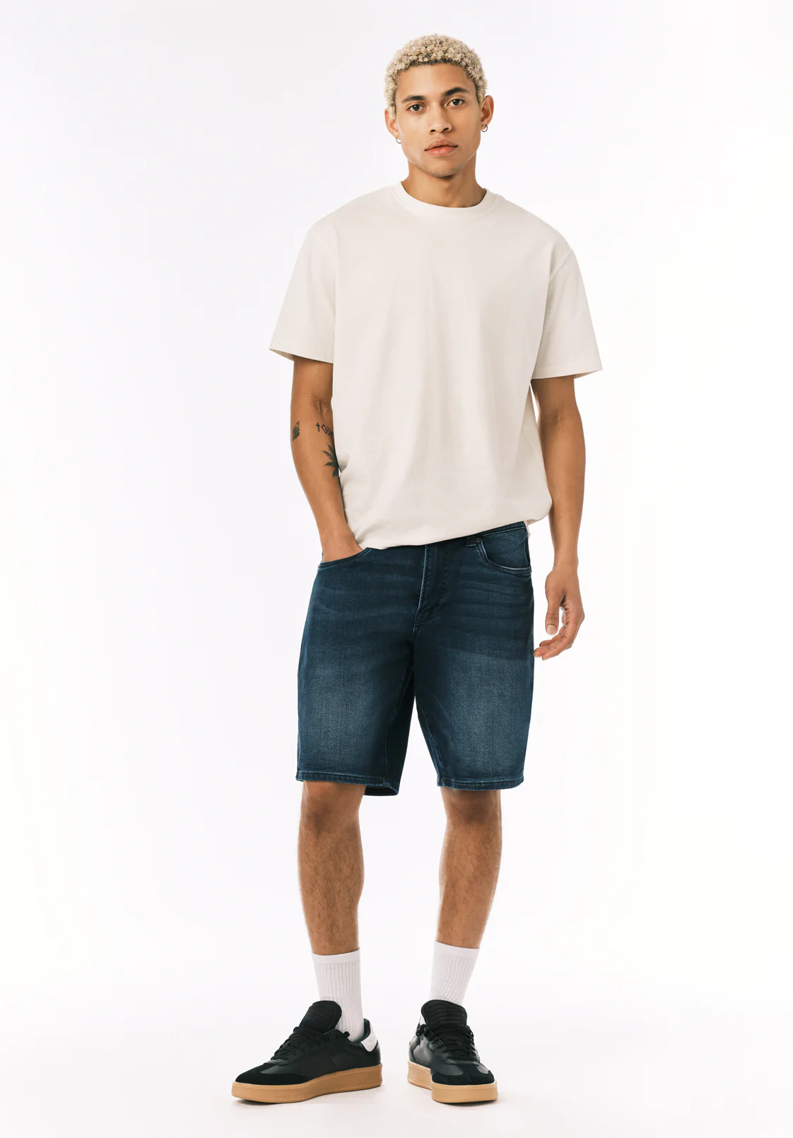 Relaxed Straight Dean Men's Freedom Flex Denim Shorts, Heavily Sanded - BM22949 - Image 4